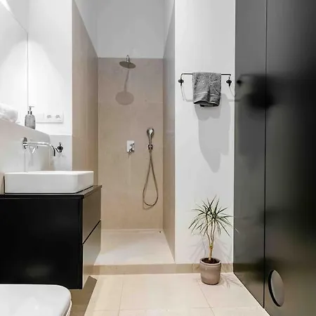 Apartment Praga North -patio And Parking Near East *